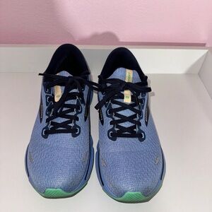 Women’s brooks shoes